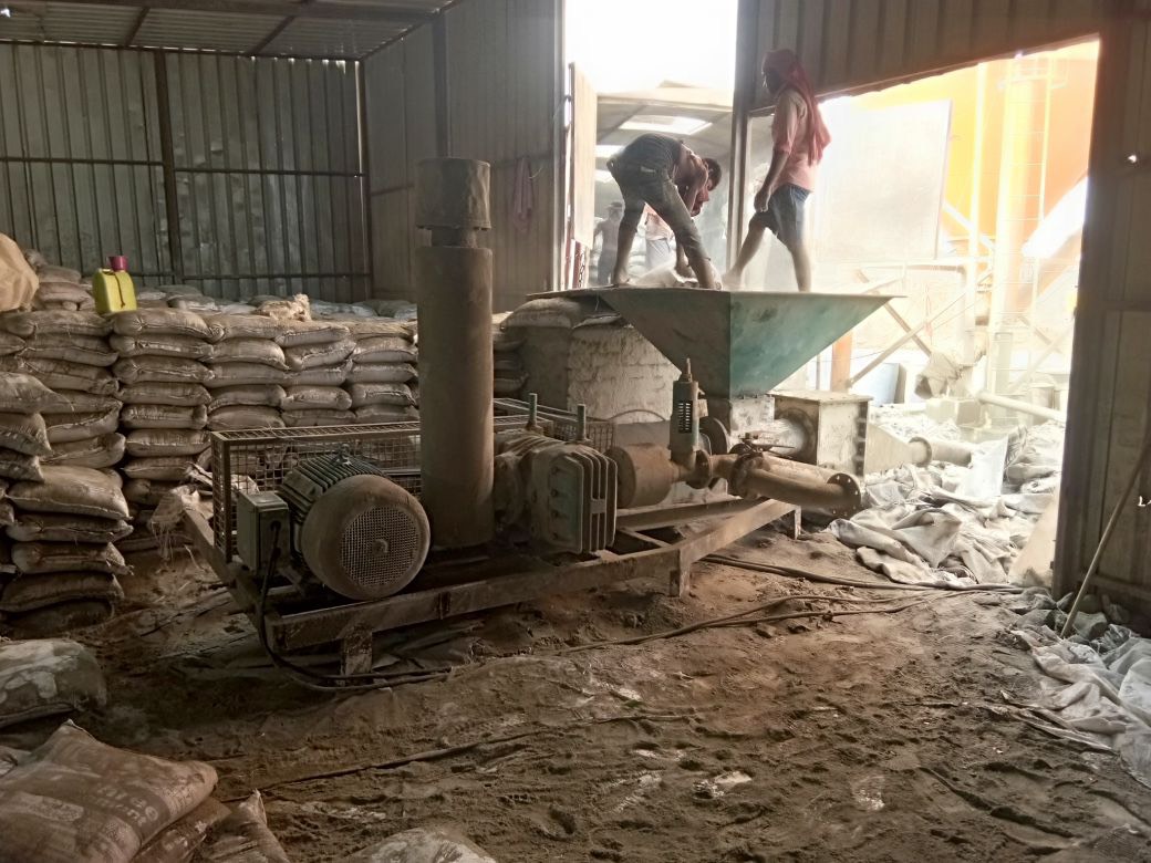 fly ash feeding system